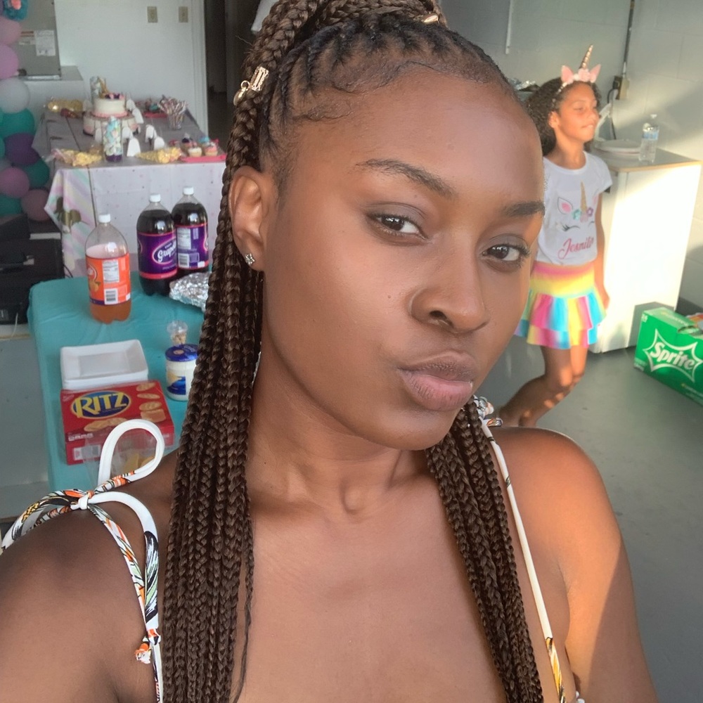 Meet your Posher, Keela